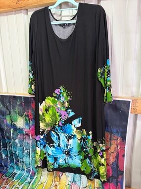 CSC Studio Black Long-Sleeve Floral Midi Dress - Blue & Green Bloom